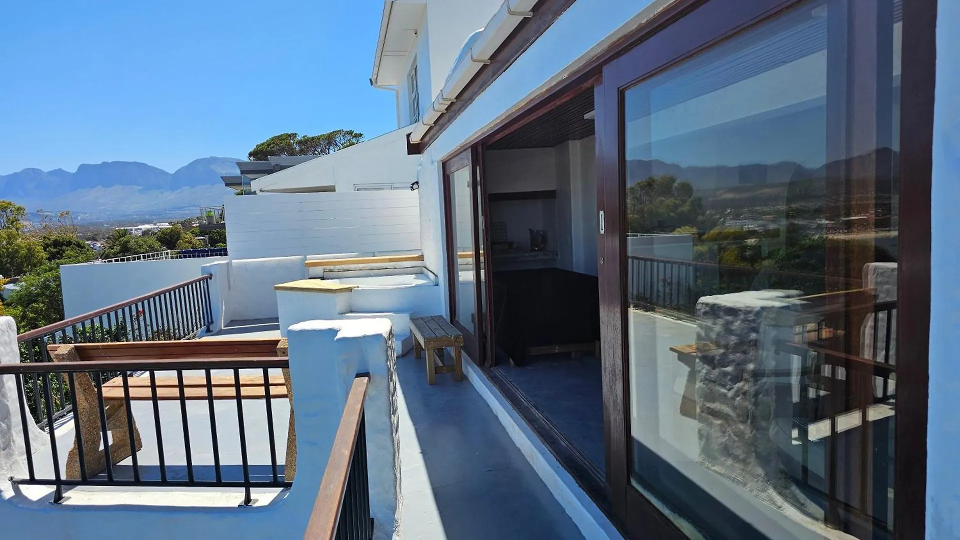 La Isla Bonita Bed and Breakfast Κέιπ Τάουν 0*,
